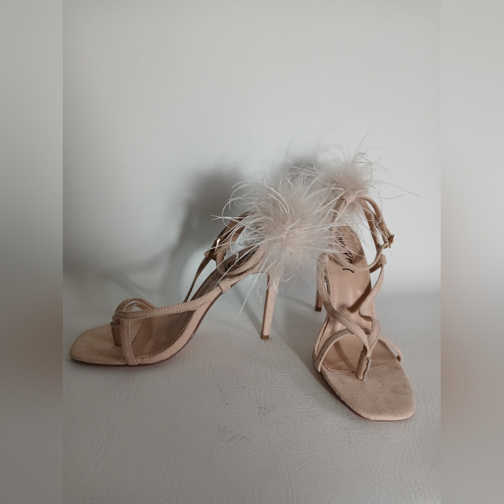 Lemon Drop Feathered Women's Strappy  Heels Side Buckle Open Toe Sz8.5M